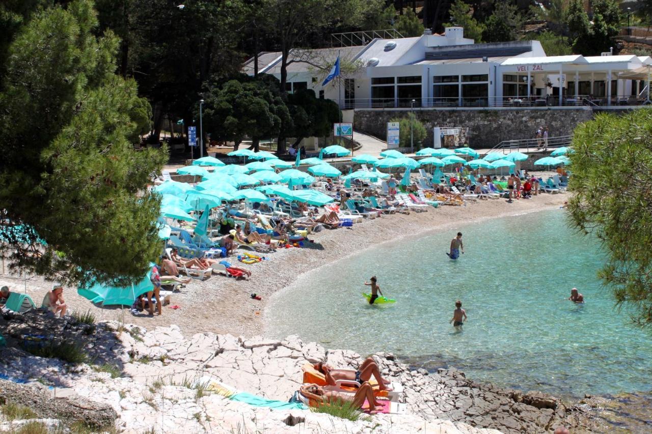 Apartments And Rooms With Parking Space Mali Lošinj Esterno foto