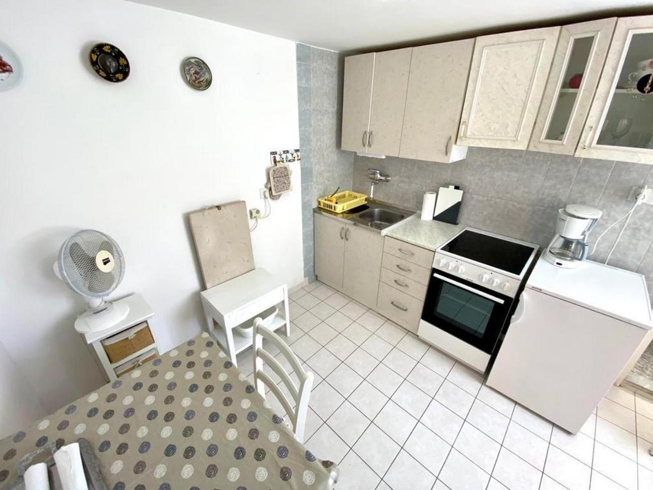 Apartments And Rooms With Parking Space Mali Lošinj Esterno foto